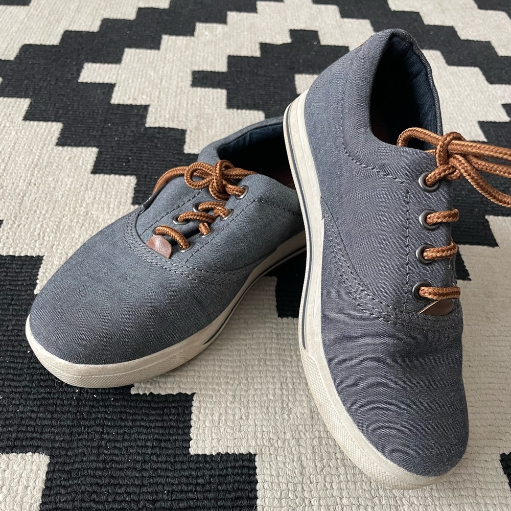 Little kids size 12 American Eagle lace up loafers